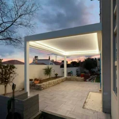 Lamellen Terrassenüberdachung 400 x 341 x 266 cm weiß